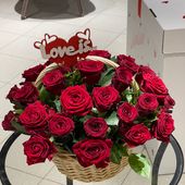 35 красных роз в шикарной корзине